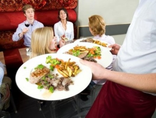 Hotelierii din Marea Britanie vor să angajeze sute de tineri români. Ce posturi se caută şi care sunt condiţiile de angajare